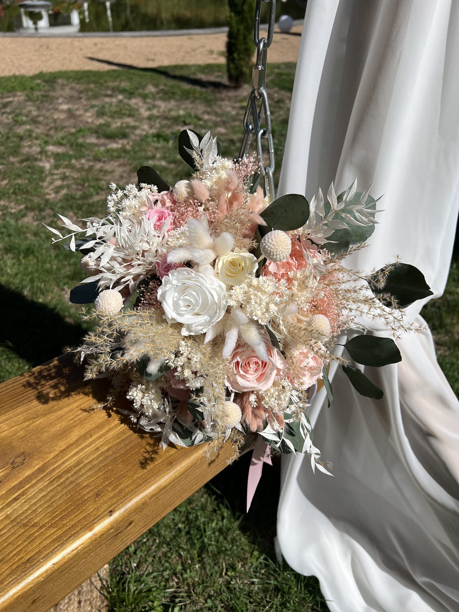 Bouquet de fleurs fraîches livré à Cébazat par Jantzen Fleurs, fleuriste artisan à Aubière